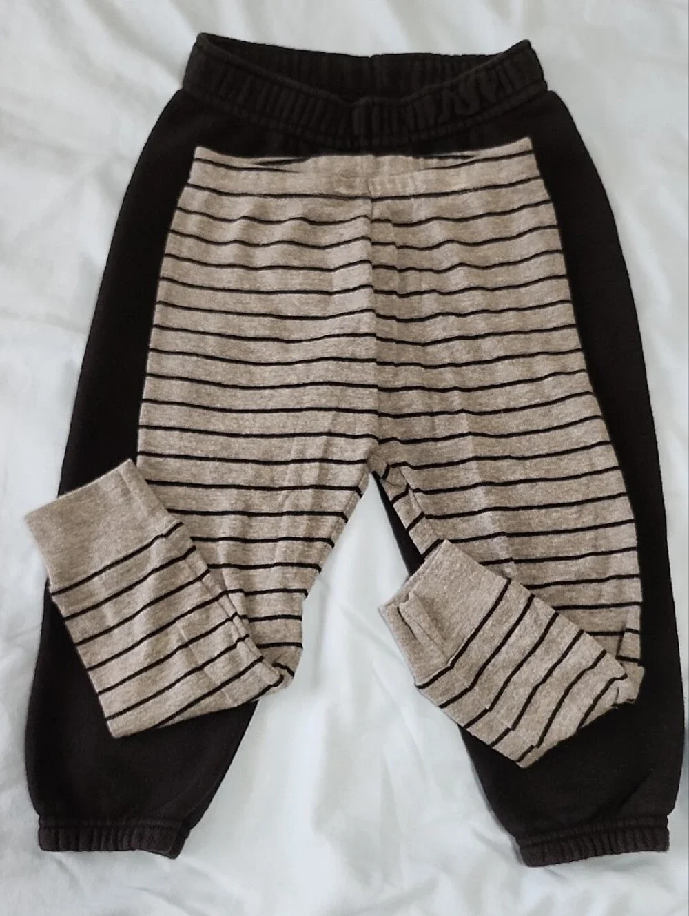 Carter's 2-Piece Pajama Sets in Green, Cream, Jogger Pants - 2T